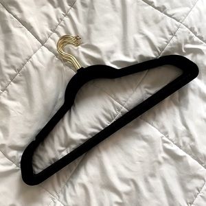 Set of 10 Black & Gold Slim Velvet Hangers